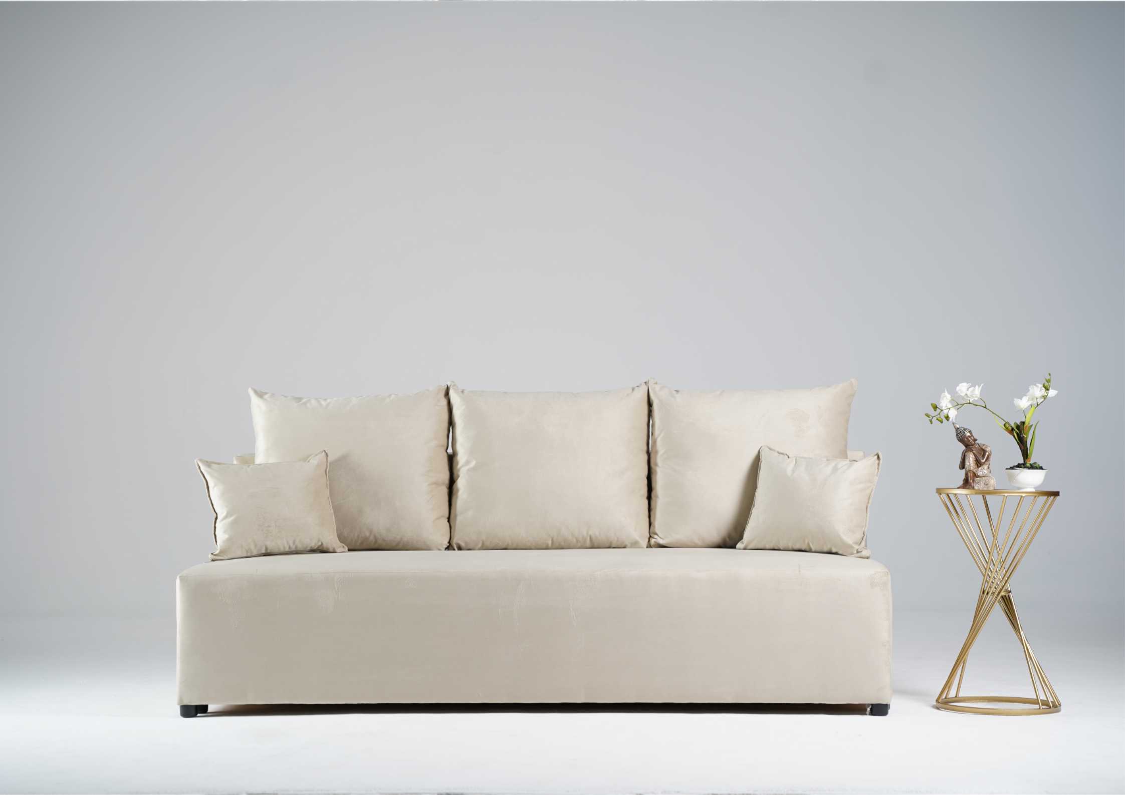 Mała beżowa sofa rozkładana